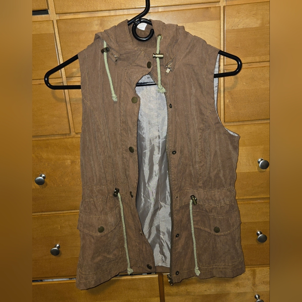 Ladies Sz M Hooded Vest